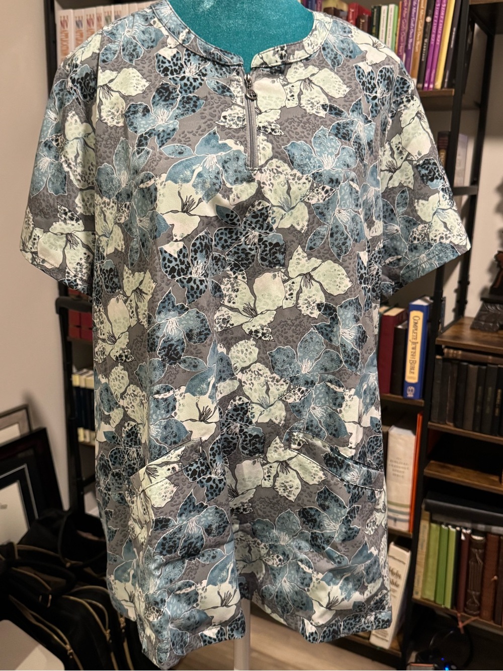 healing hands Blue, Gray, cream, & dark blue Floral Short-Sleeve Scrub Top